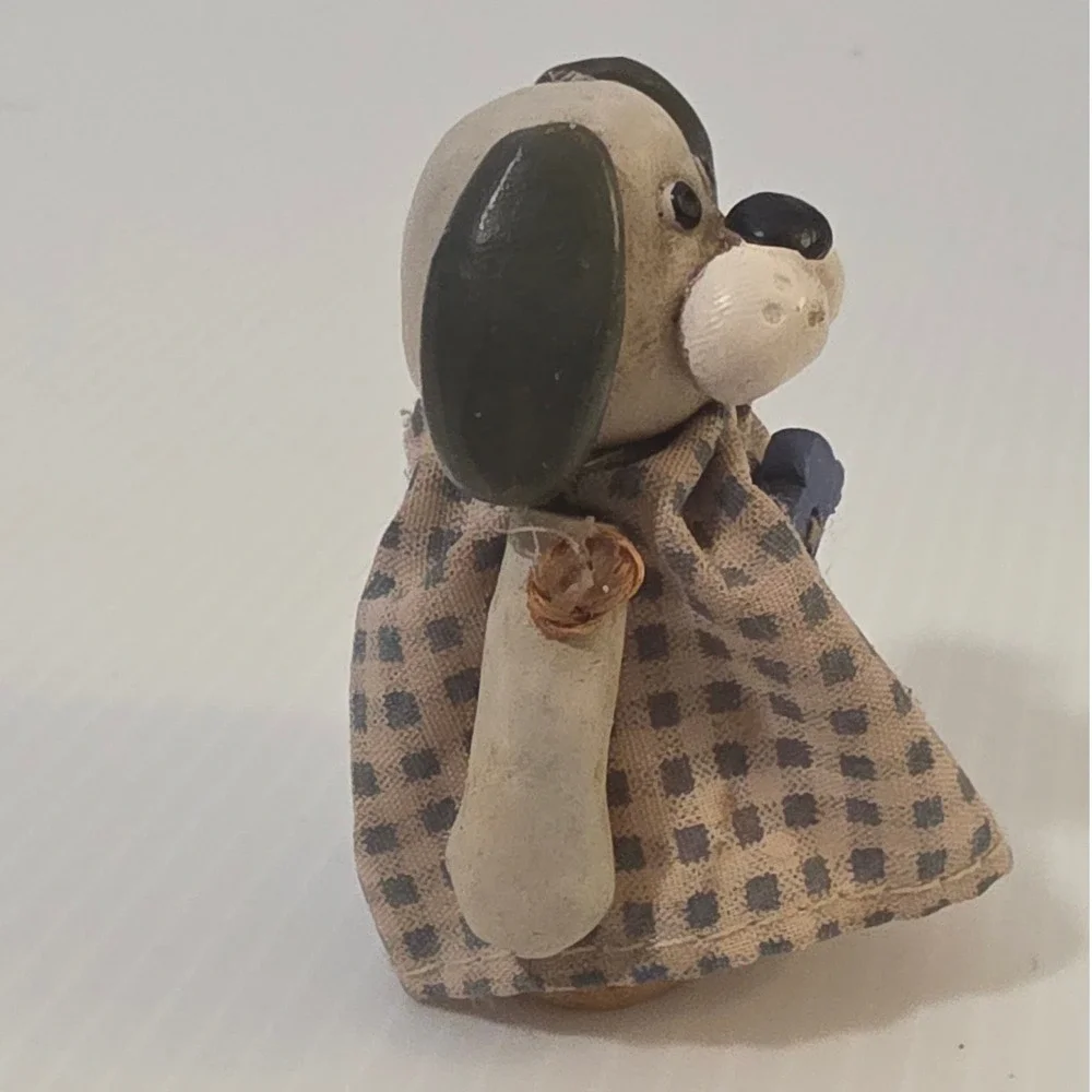 Unbranded Primitive Dog Figurine Small Tan Blue Fair Condition Folk Art